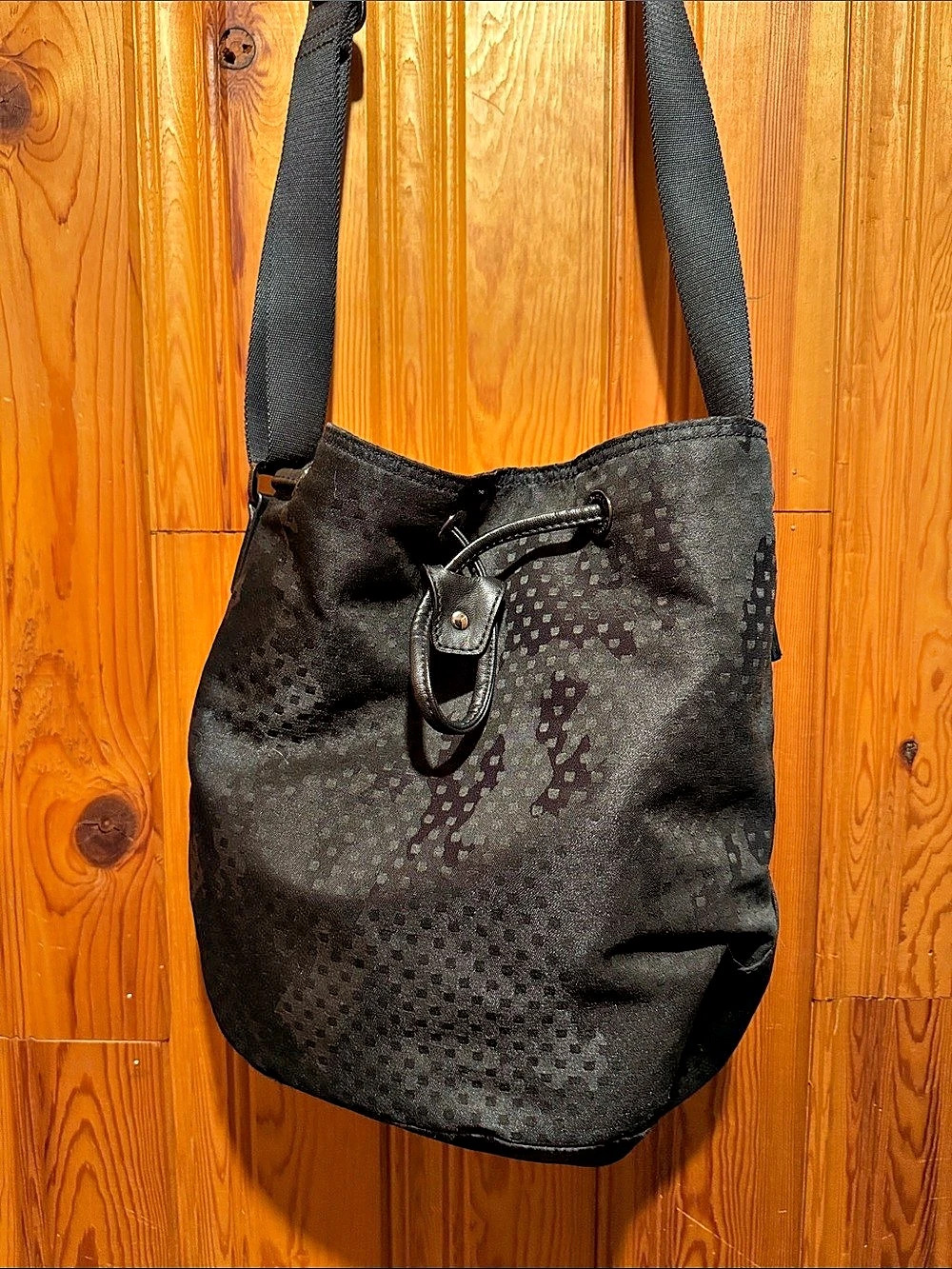 Lululemon Dash All Day Bucket Bag *6.5L in Black